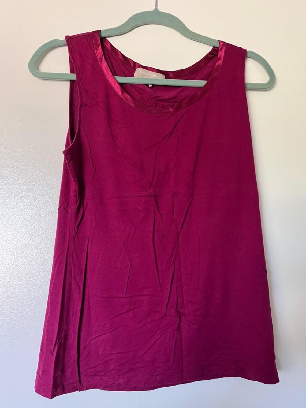 Banana Republic Magenta Scoop Neck Sleeveless Tank